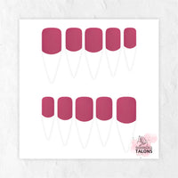 Bougie Berry berry pink French tip nails