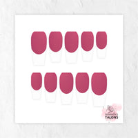 Bougie Berry berry pink French tip nails