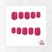 Bougie Berry berry pink French tip nails