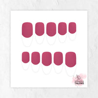 Bougie Berry berry pink French tip nails