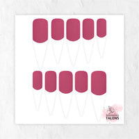 Bougie Berry berry pink French tip nails